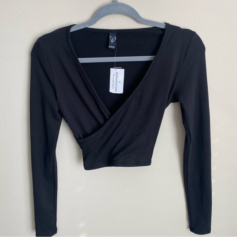 Windsor cropped v neck top. NWT
